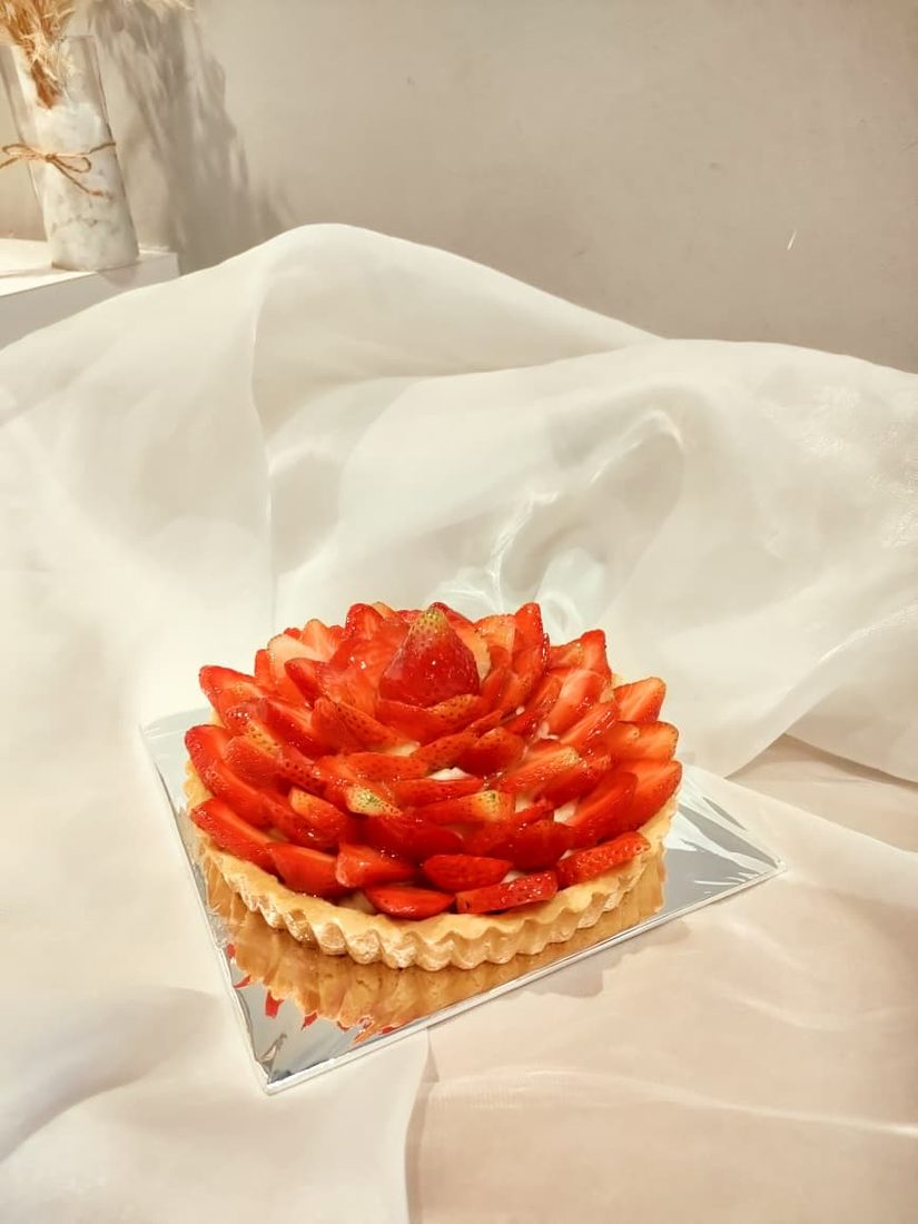 Gardenia fresh strawberry fruit tart